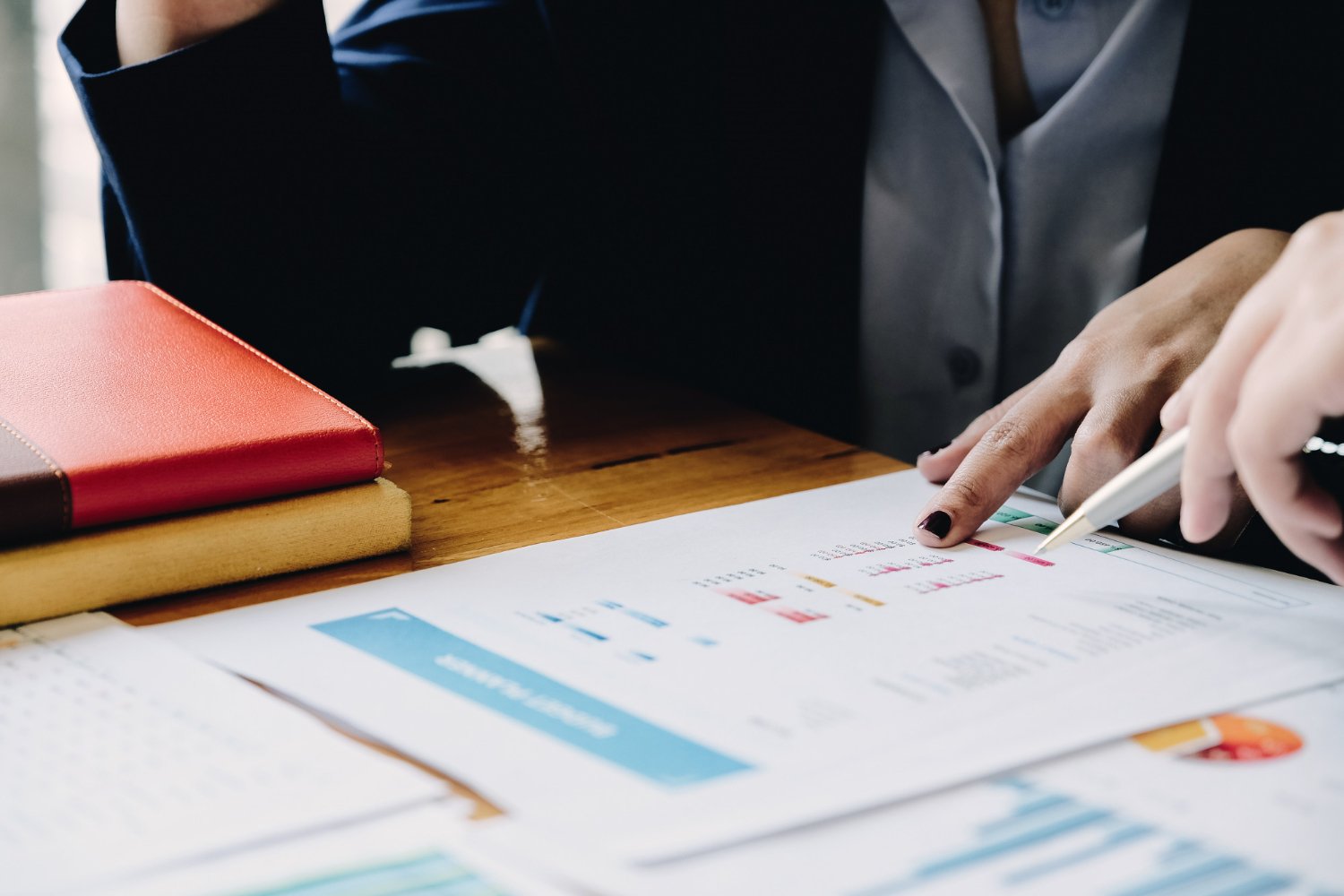 Personal Branding Case Studies: Top 6 Inspiring Branding Examples - feeatured image